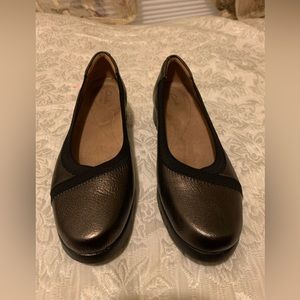 - - Clarks leather textile upper shoes ,new , clean comforta…